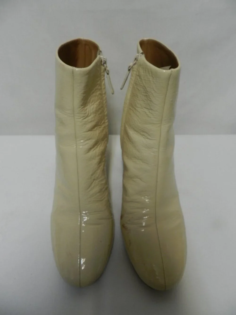 Tory Burch Juliana Patent Leather ankle zip boots cream w/ Gold trim Size Sz 8.5